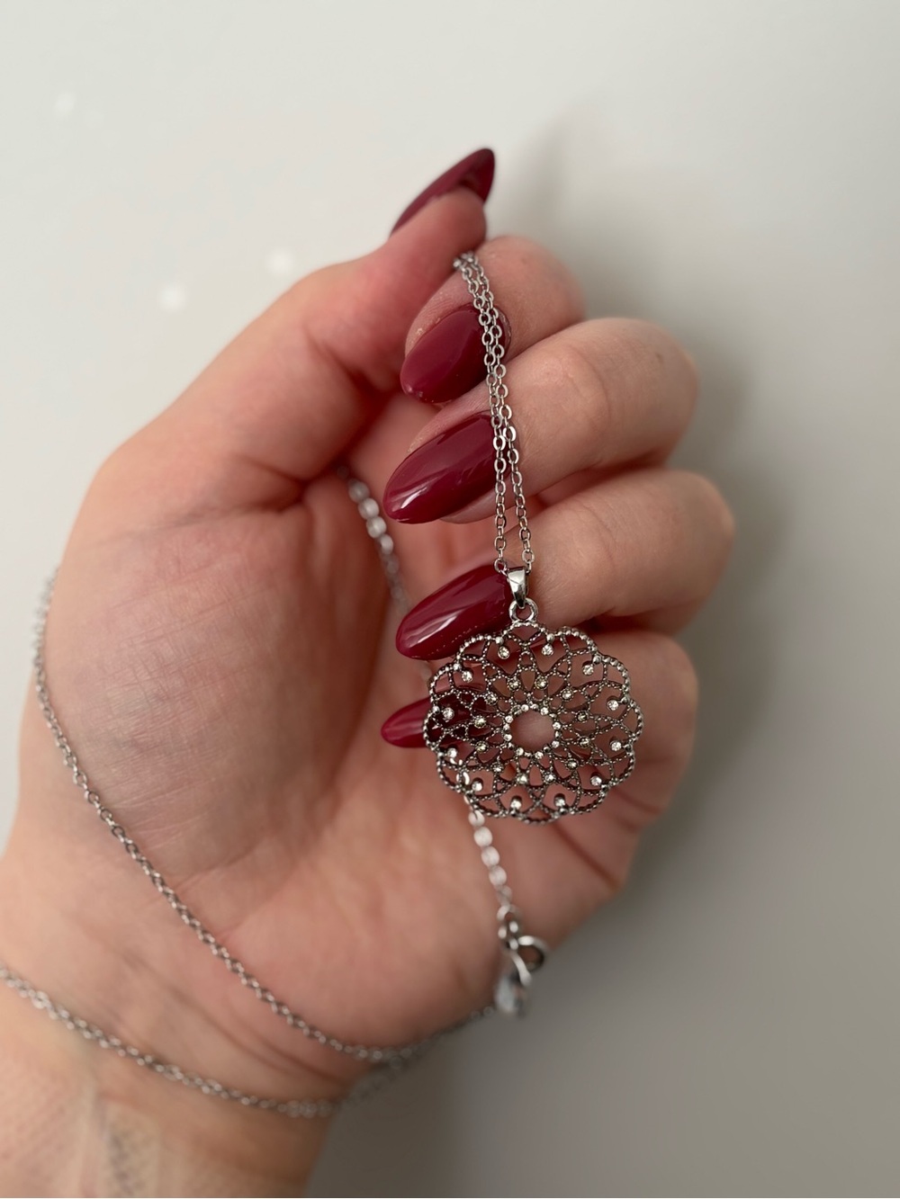 Delicate Silver Filigree Pendant Necklace - Elegant Women's Jewelry